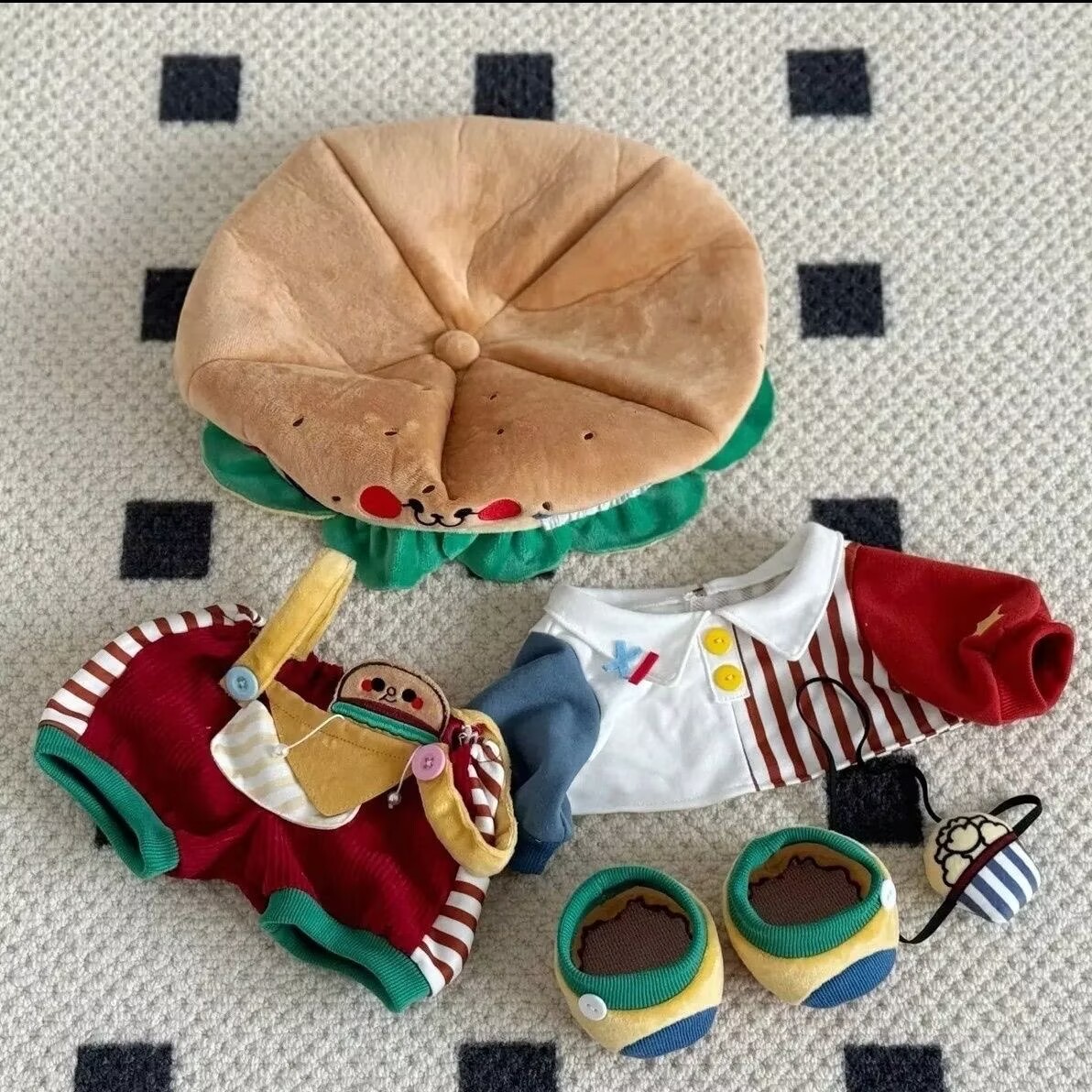 40cm Hamburg Babykleding Cake  - Baby Food In Restaurant recensie en prijs
